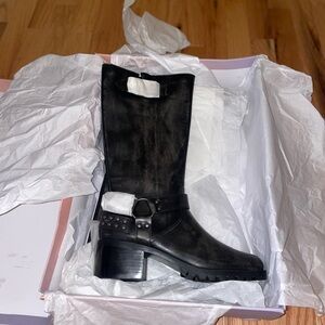 Black Heeled Boots with Chunky Heel